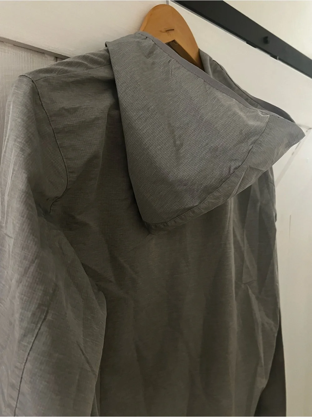 Uniqlo - Kids Pocketable Parka Rain Layer Windbreaker Size 13Y (160)